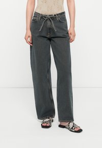 Свободные джинсы Свободные джинсы