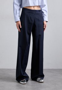 Широкие брюки Широкие брюки