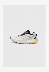 Походные кроссовки Походные кроссовки