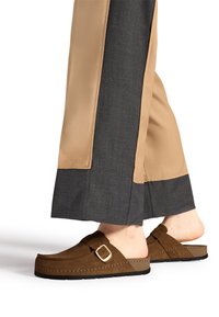 Шлепанцы Шлепанцы