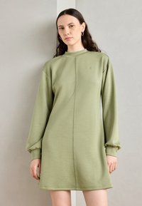 Короткое платье Короткое платье