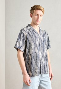 Рубашка с коротким рукавом Рубашка с коротким рукавом