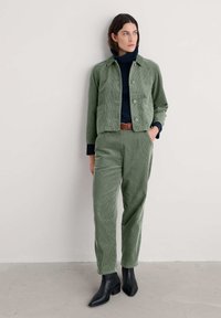 Вельветовая куртка Вельветовая куртка