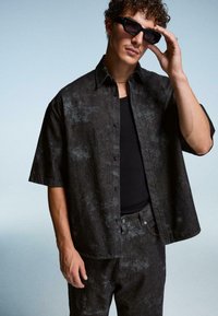 Рубашка с коротким рукавом Рубашка с коротким рукавом