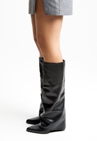 Высокие сапоги Высокие сапоги