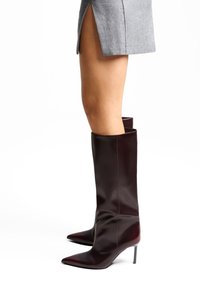 Высокие сапоги Высокие сапоги