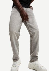 Прямые джинсы Прямые джинсы