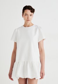 Короткое платье Короткое платье