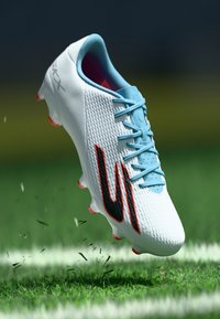 Футбольные бутсы Футбольные бутсы