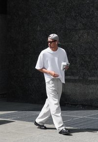 Свободные джинсы Свободные джинсы