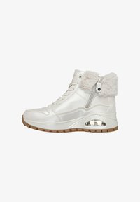 Сапожки на танкетке Сапожки на танкетке