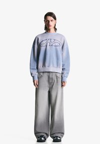 Свободные джинсы Свободные джинсы