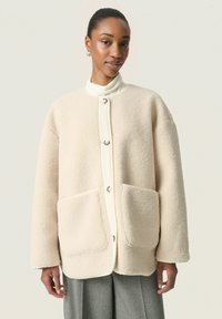 Короткое пальто Короткое пальто