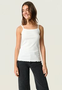 Топ на бретельках Топ на бретельках