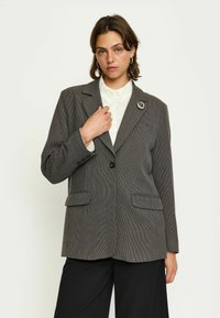 Блейзер Блейзер