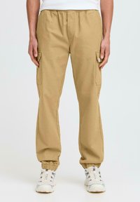 Брюки с накладными карманами Брюки с накладными карманами