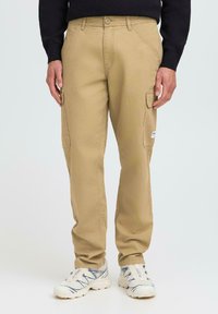 Брюки с накладными карманами Брюки с накладными карманами