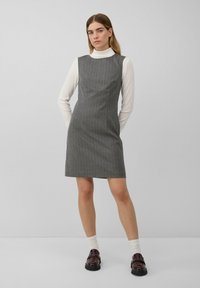 Короткое платье Короткое платье