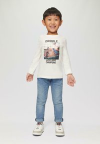 Джинсы Джинсы