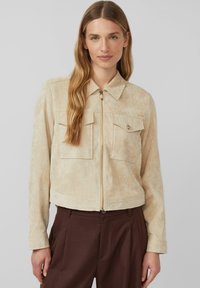 Короткая куртка Короткая куртка