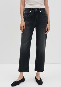 Короткие джинсы Короткие джинсы