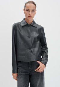 Кожаная куртка Кожаная куртка