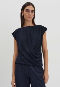 Футболка Футболка