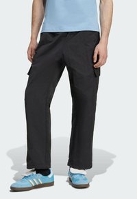 Брюки с накладными карманами Брюки с накладными карманами