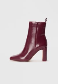 Высокие сапоги Высокие сапоги