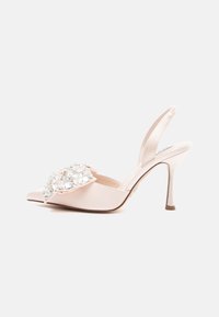 Туфли на высоком каблуке Туфли на высоком каблуке