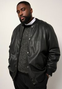 Куртка бомбер Куртка бомбер