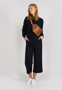 Сумка на пояс Сумка на пояс