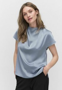 Атласная блузка Атласная блузка