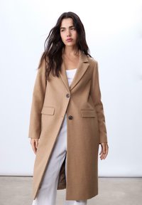 Шерстяное пальто Шерстяное пальто