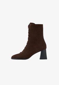 Ботинки на шнуровке Ботинки на шнуровке