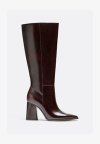 Высокие сапоги Высокие сапоги