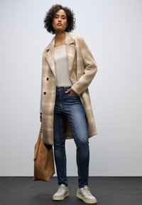 Джинсы Джинсы