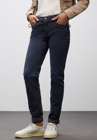 Джинсы Джинсы