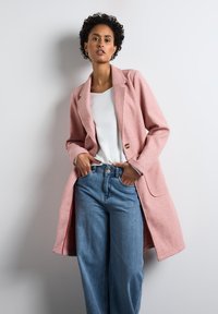 Шерстяное пальто Шерстяное пальто