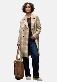 Шерстяное пальто Шерстяное пальто