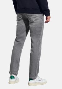 Узкие джинсы Узкие джинсы