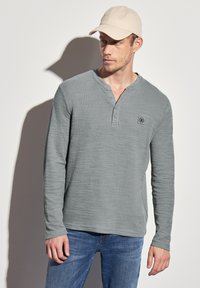 Лонгслив Лонгслив