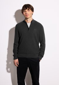 Пуловер Пуловер