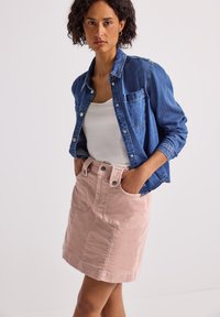 Юбка с накладными карманами Юбка с накладными карманами