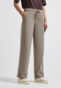 Спортивные штаны Спортивные штаны