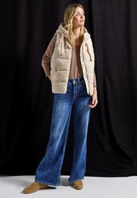 Жилет Жилет