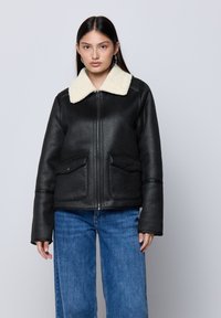 Кожаная куртка Кожаная куртка