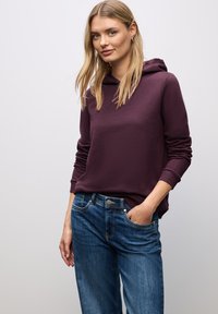 Пуловер с капюшоном Пуловер с капюшоном