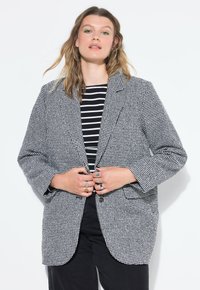 Короткое пальто Короткое пальто