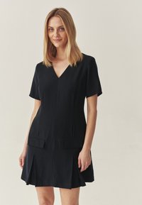 Короткое платье Короткое платье